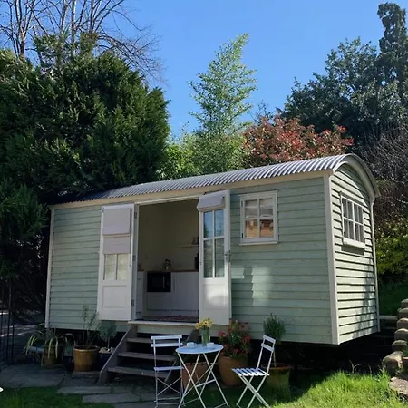 The City Hut Bath Exterior photo